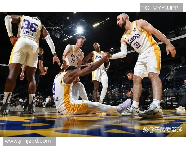 湖人对阵热火精彩视频直播12月11日全场回顾与赛后分析 湖人对阵热火精彩视频直播12月11日全场回顾与赛后分析